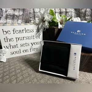 Kenneth Cole Reaction Women’s Wallet W/Coin Purse (Black)